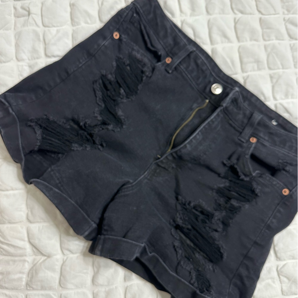 Disstressed BLACK SHORT
